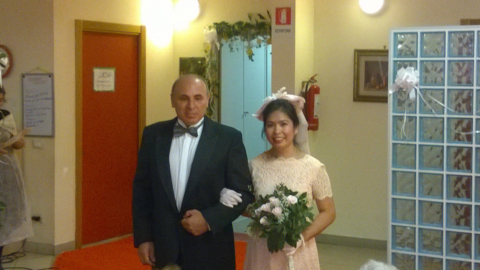 Un'immagine che ritrae felicità, abbigliamento formale, evento, vestito e sorriso.