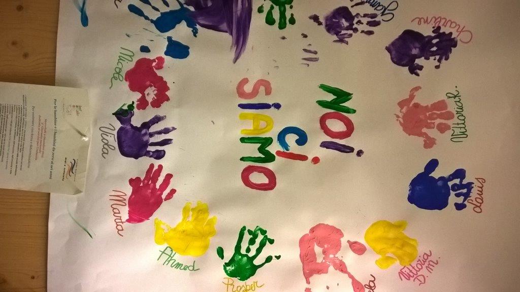 Un'immagine che ritrae arte infantile, felicità e grafia.