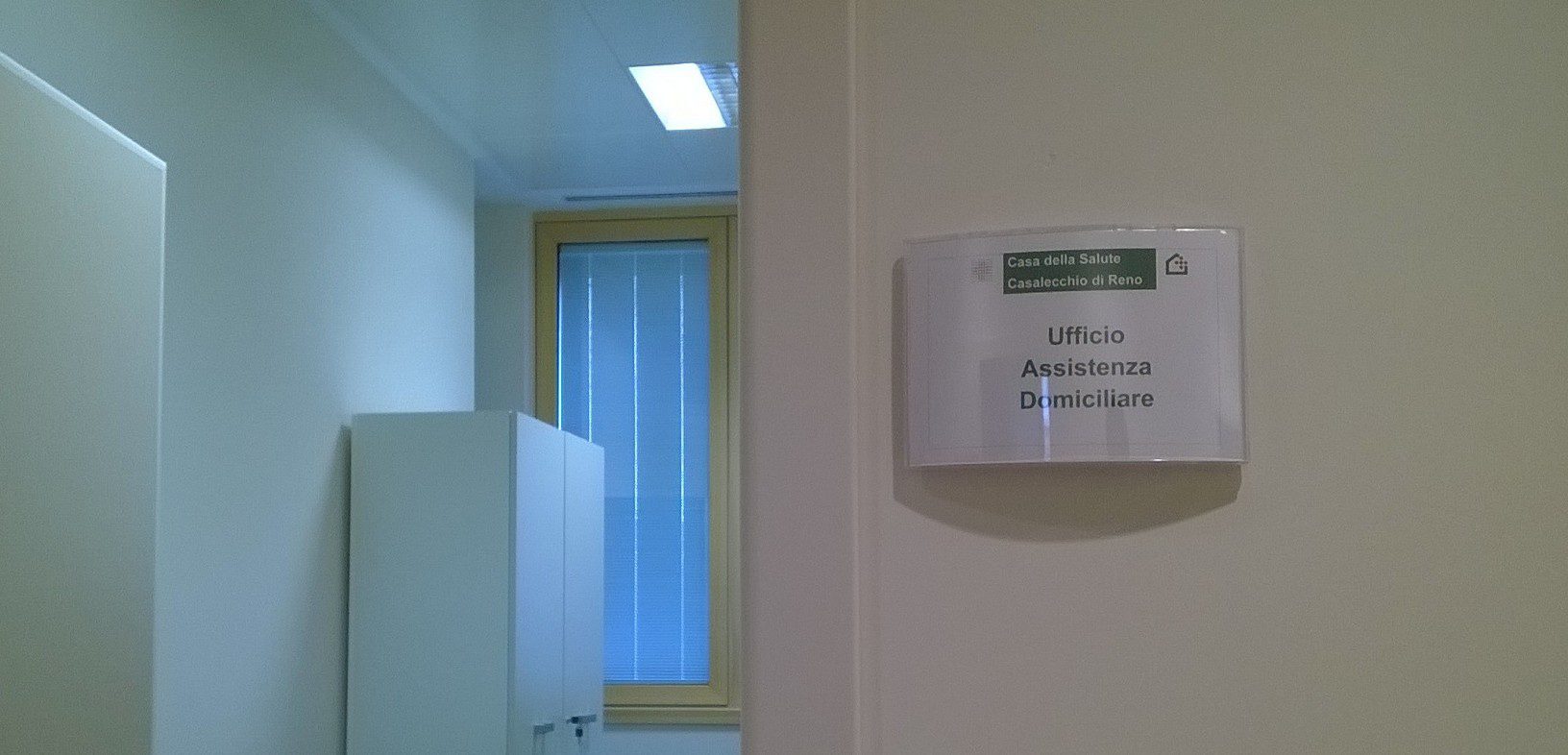 Un'immagine che ritrae parete, pavimentazione, soffitto, pavimento e design d'interni.