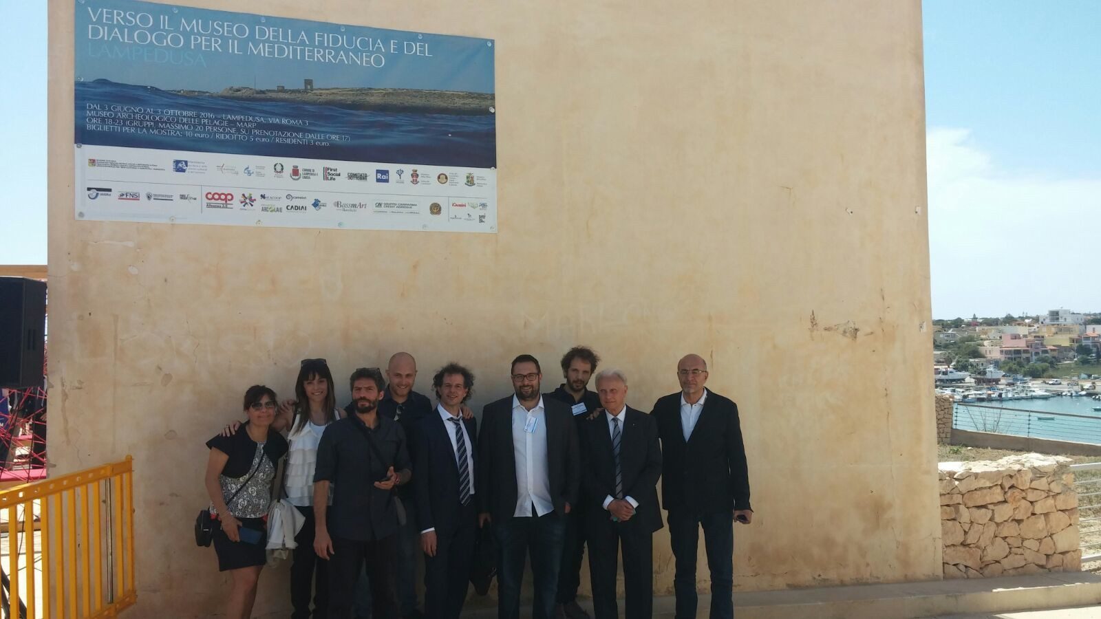 Un'immagine che ritrae vacanza e occhiali da sole.