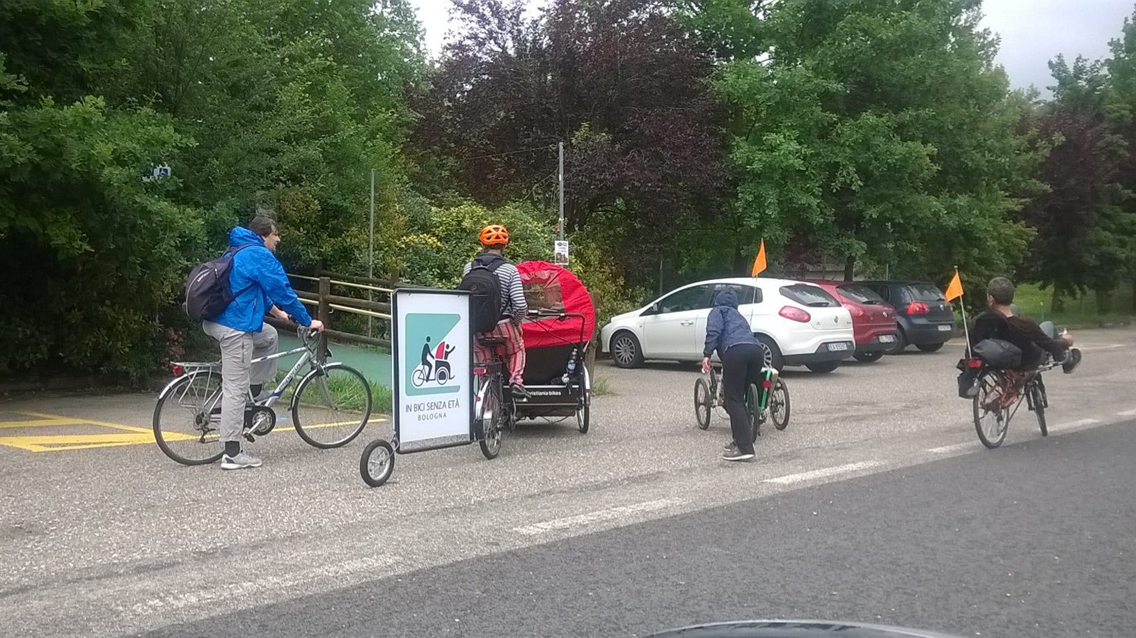Un'immagine che ritrae mezzo di trasporto, ruota, ruota di bicicletta, pneumatico e bicicletta.