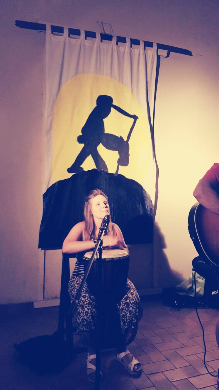 Un'immagine che ritrae arti performative, divertimento, prestazione, artista e palcoscenico.