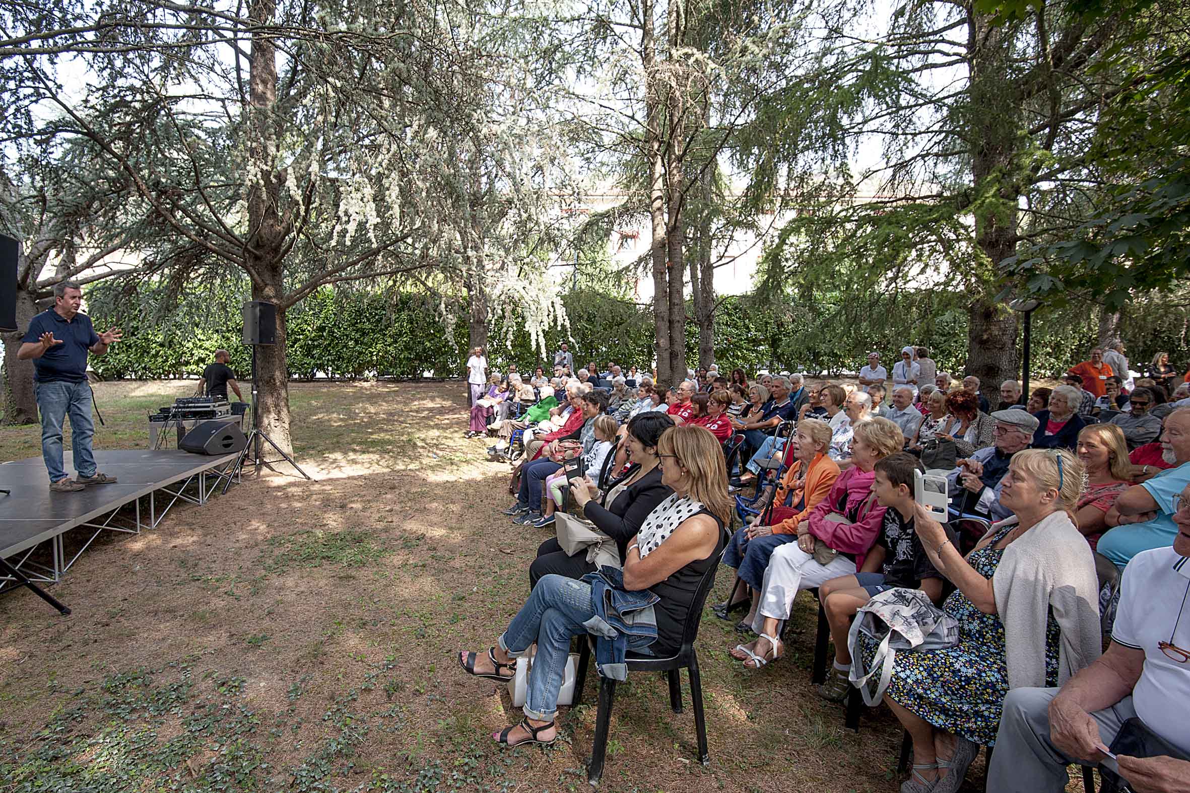 Un'immagine che ritrae persone, folla, evento, comunità e gruppo sociale.