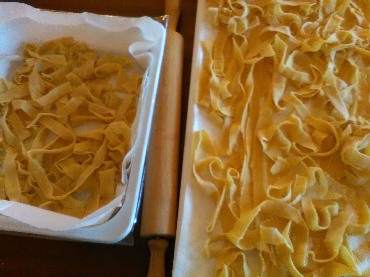 Un'immagine che ritrae tagliatelle, pappardelle, lasagnette, alimento base e fettuccine.