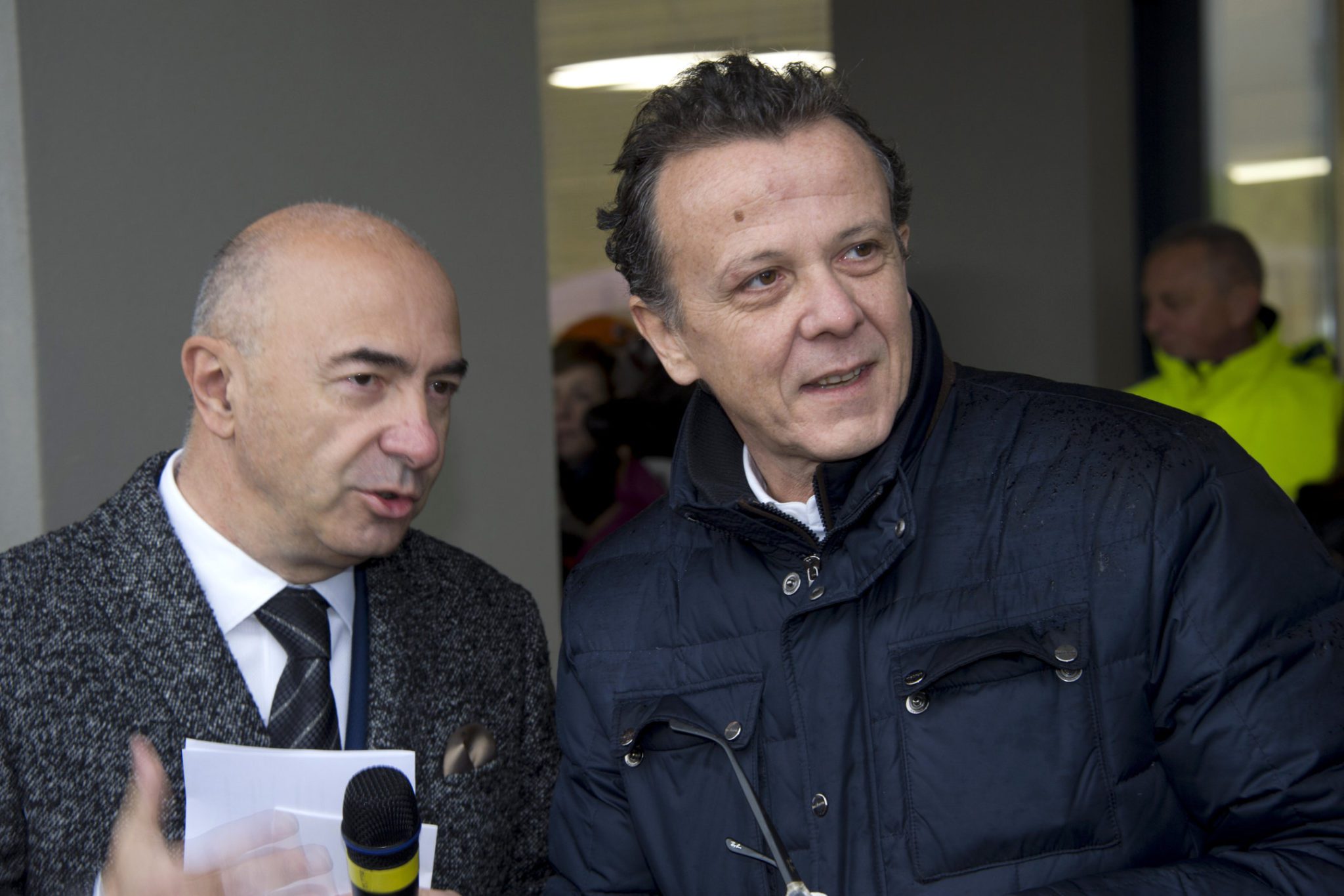 Un'immagine che ritrae vestiario, manica, fronte, viso e collare.