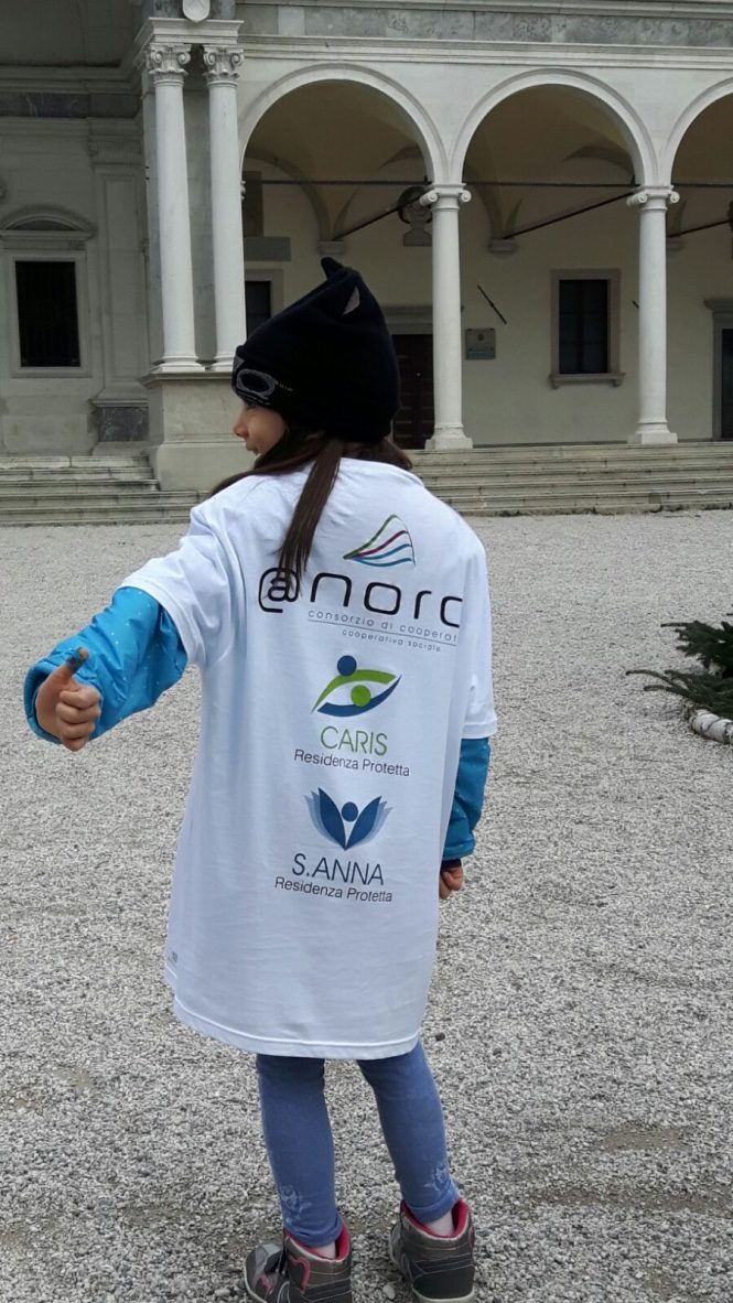Un'immagine che ritrae manica e pantaloni attivi.
