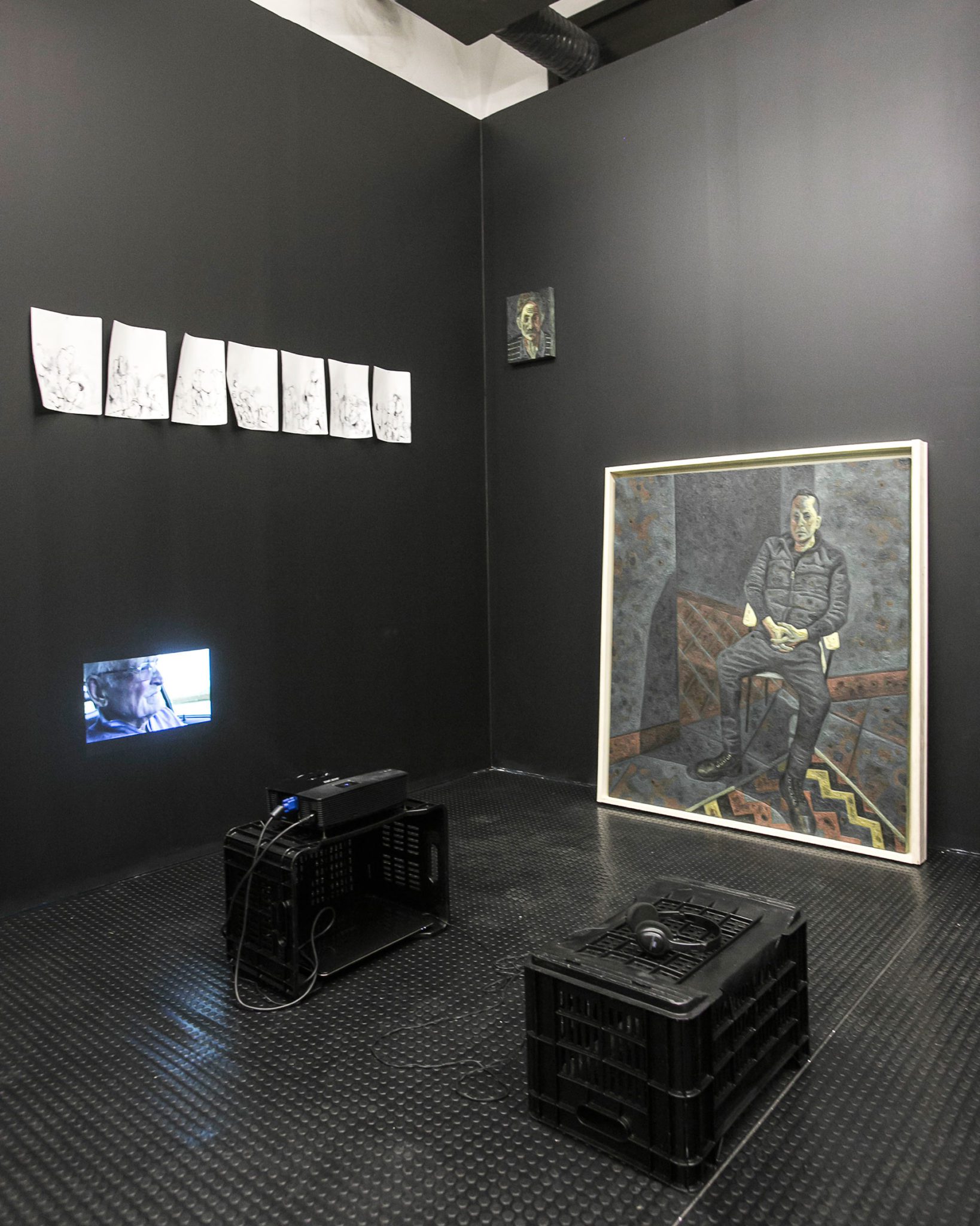 Un'immagine che ritrae arti visive, dispositivo di visualizzazione, mostra, arte moderna e studio.