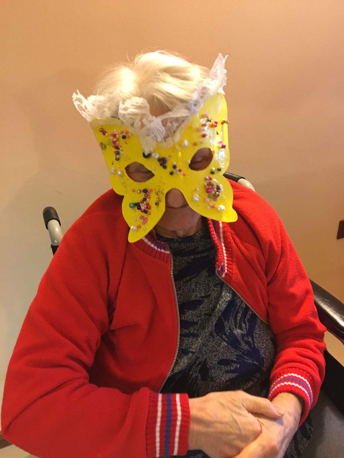 Un'immagine che ritrae maschera, divertimento, masque e costume.