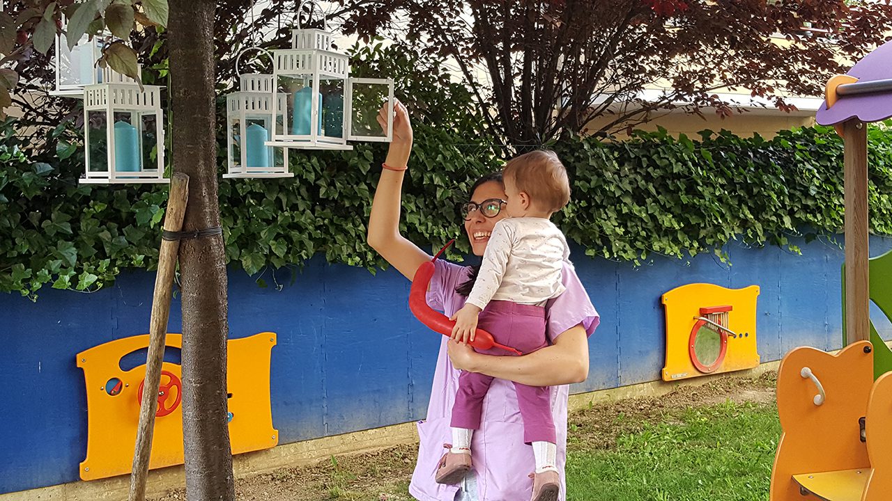 Un'immagine che ritrae ricreazione, bambino, tempo libero, divertimento e primavera.