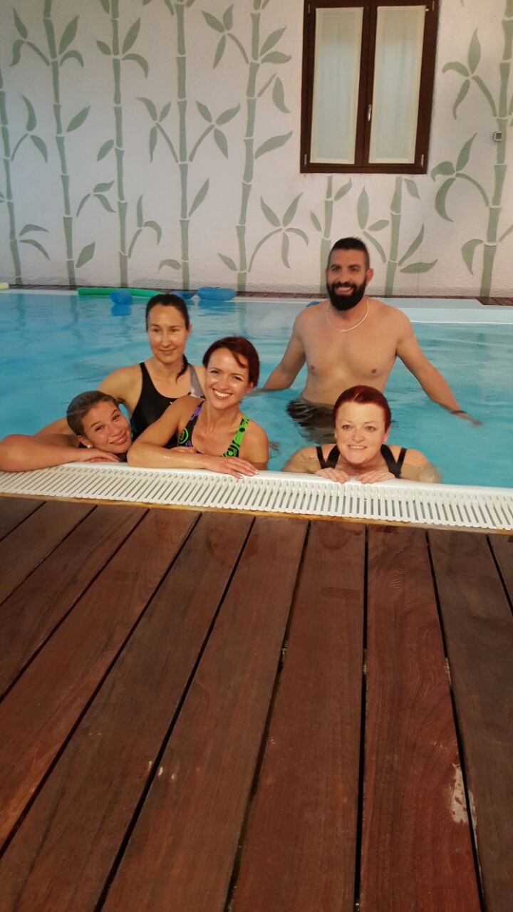 Un'immagine che ritrae tempo libero, piscina, forma fisica, divertimento e ricorrere.