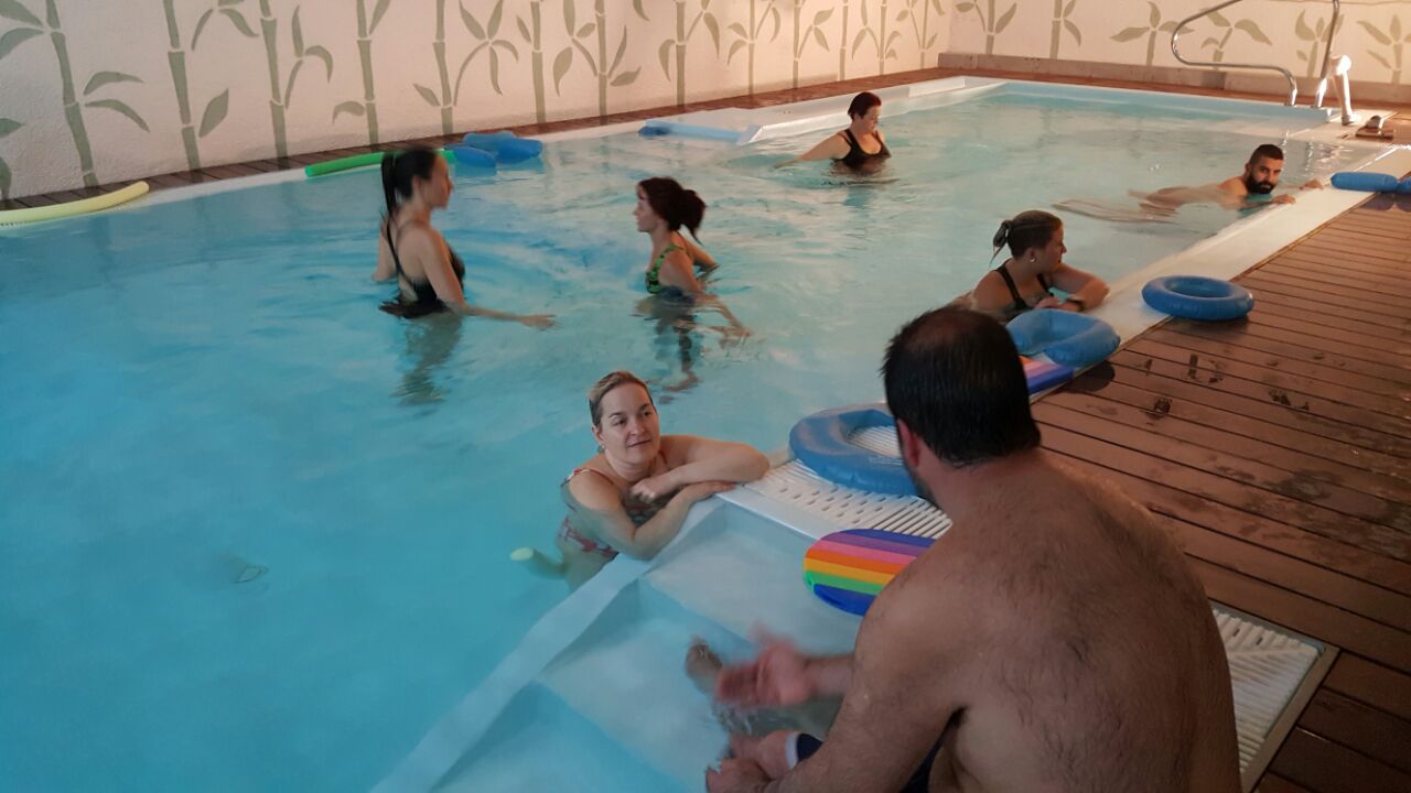 Un'immagine che ritrae tempo libero, forma fisica, piscina, ricreazione e divertimento.