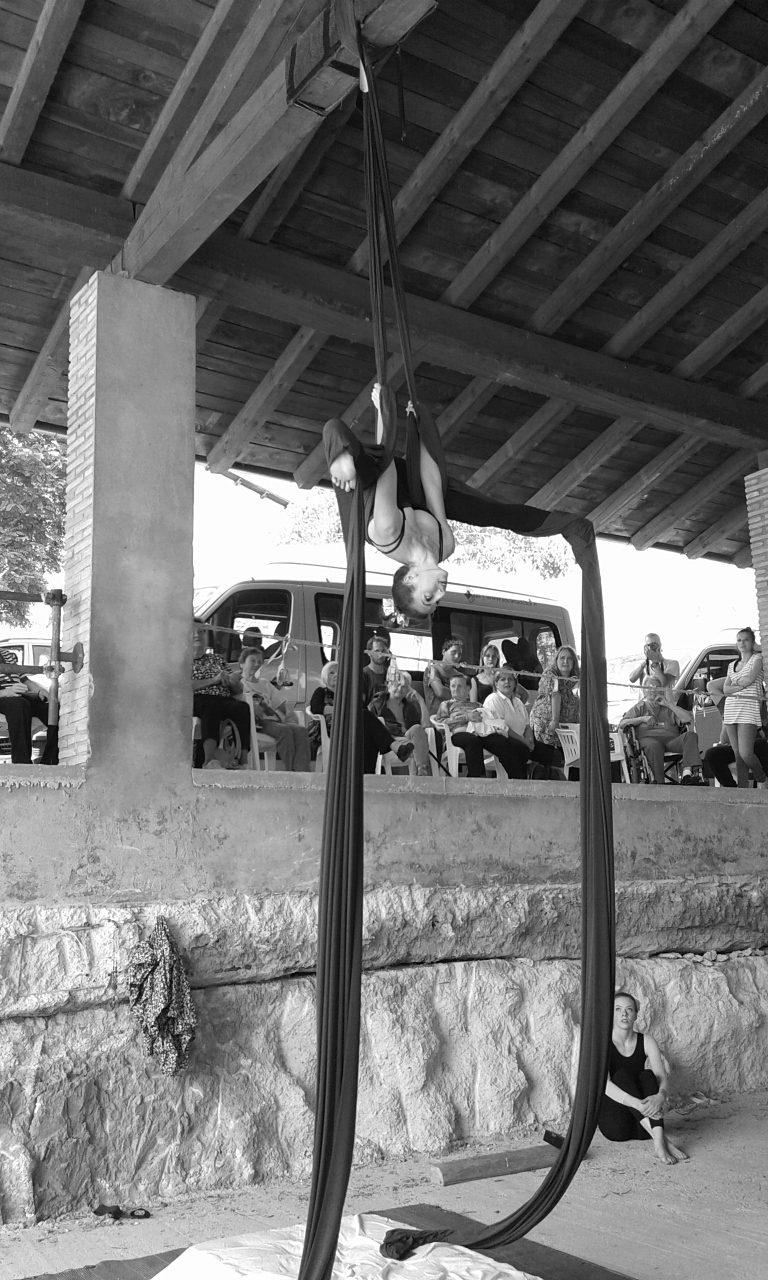 Un'immagine che ritrae fotografia, fotografia monocromatica, monocromo e in bianco e nero.
