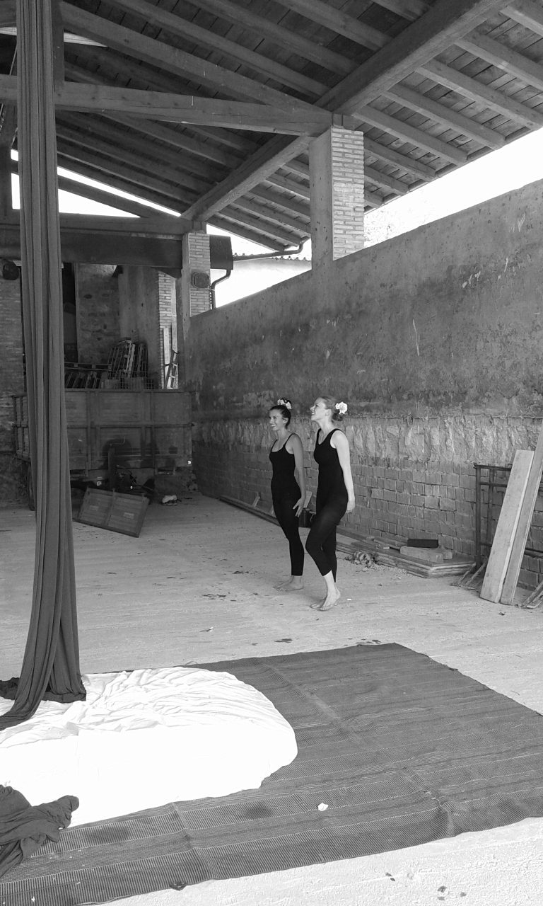 Un'immagine che ritrae fotografia, fotografia monocromatica, pavimento, monocromo e in bianco e nero.