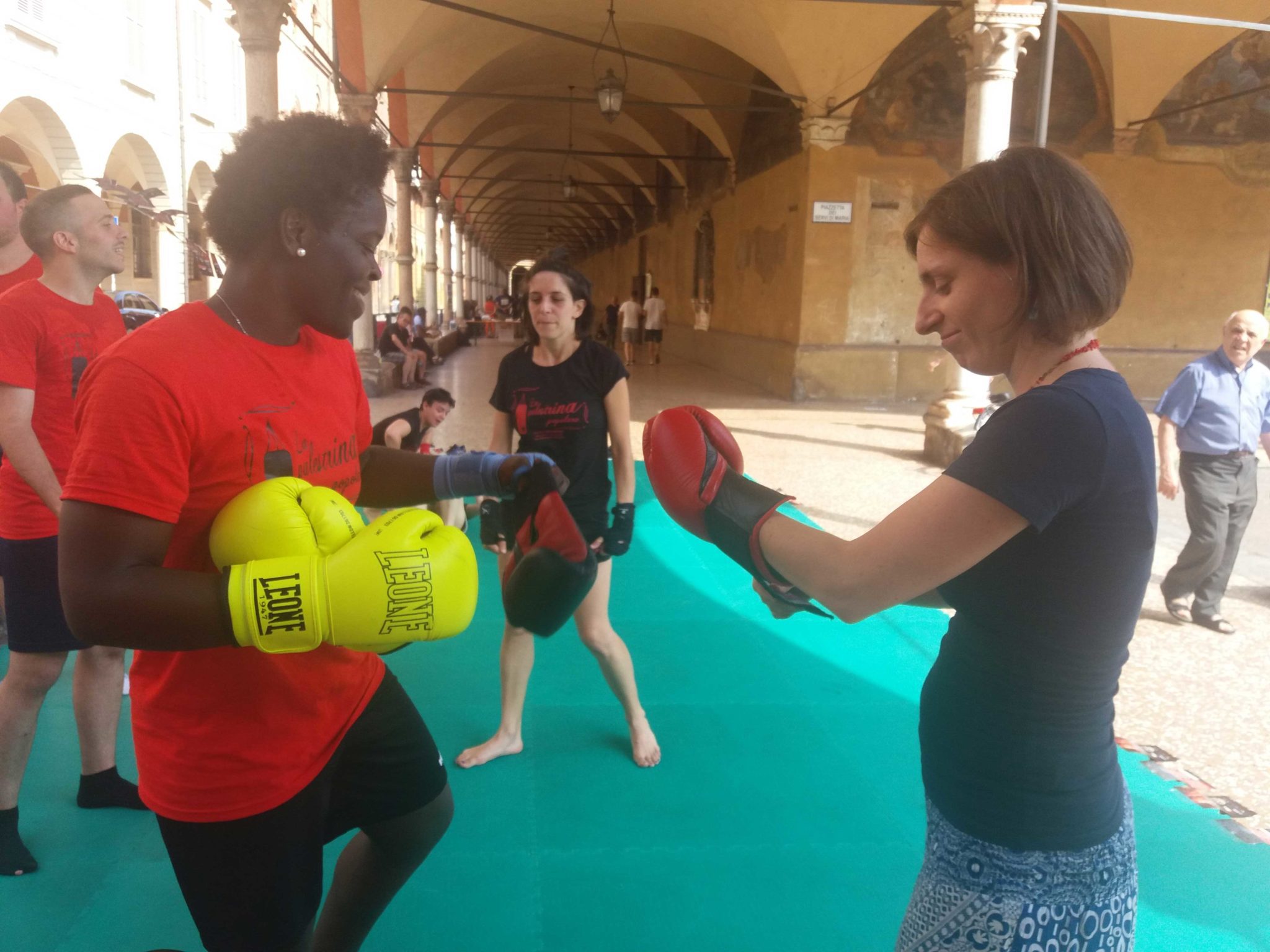 Un'immagine che ritrae sport, forma fisica, sport di contatto, boxe e sport da combattimento.