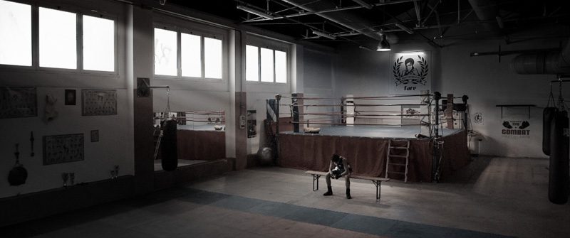 Un'immagine che ritrae nero, boxe, ring di pugilato, sport da combattimento e sport da combattimento.