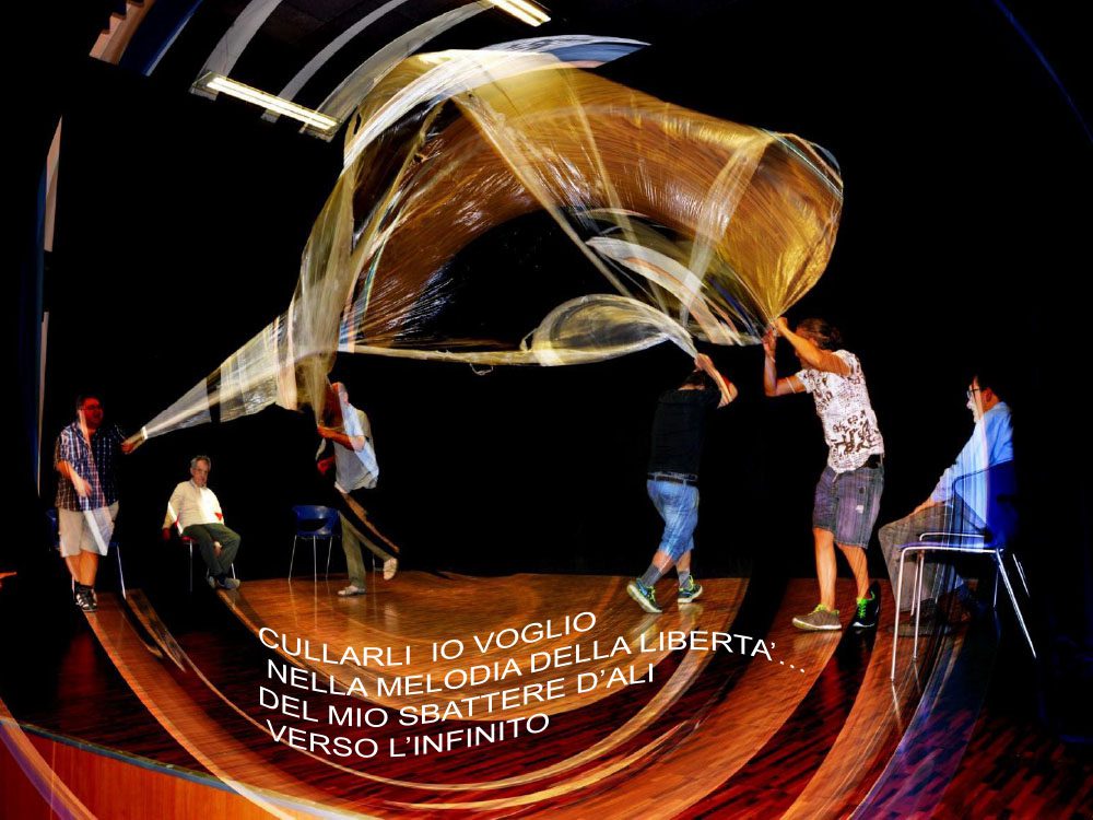 Un'immagine che ritrae arti performative, divertimento, palcoscenico, prestazione e notte.