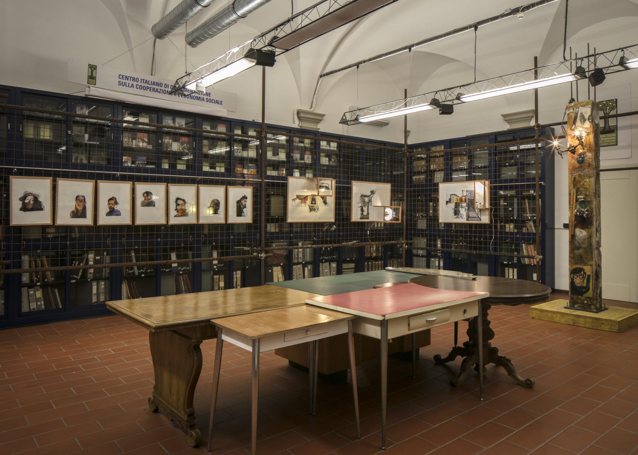 Un'immagine che ritrae pavimentazione, mobilia, design d'interni, pavimento e soffitto.