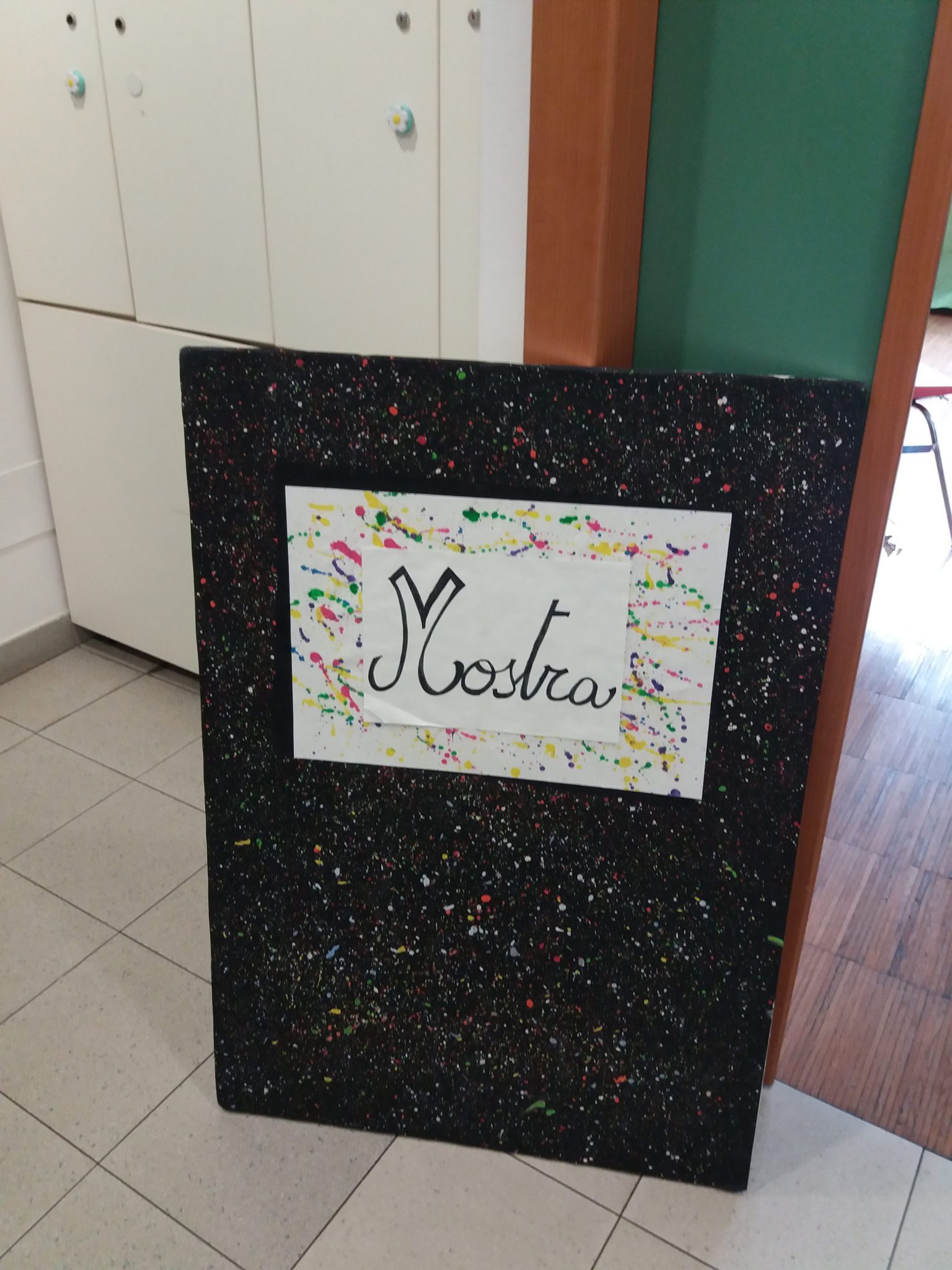 Un'immagine che ritrae grafia, progetto, colore, graphic design e grafica.