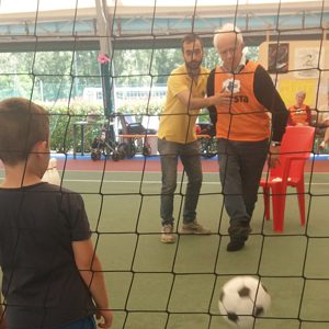 Un'immagine che ritrae ricreazione, tempo libero, divertimento, bambino e impianto sportivo.