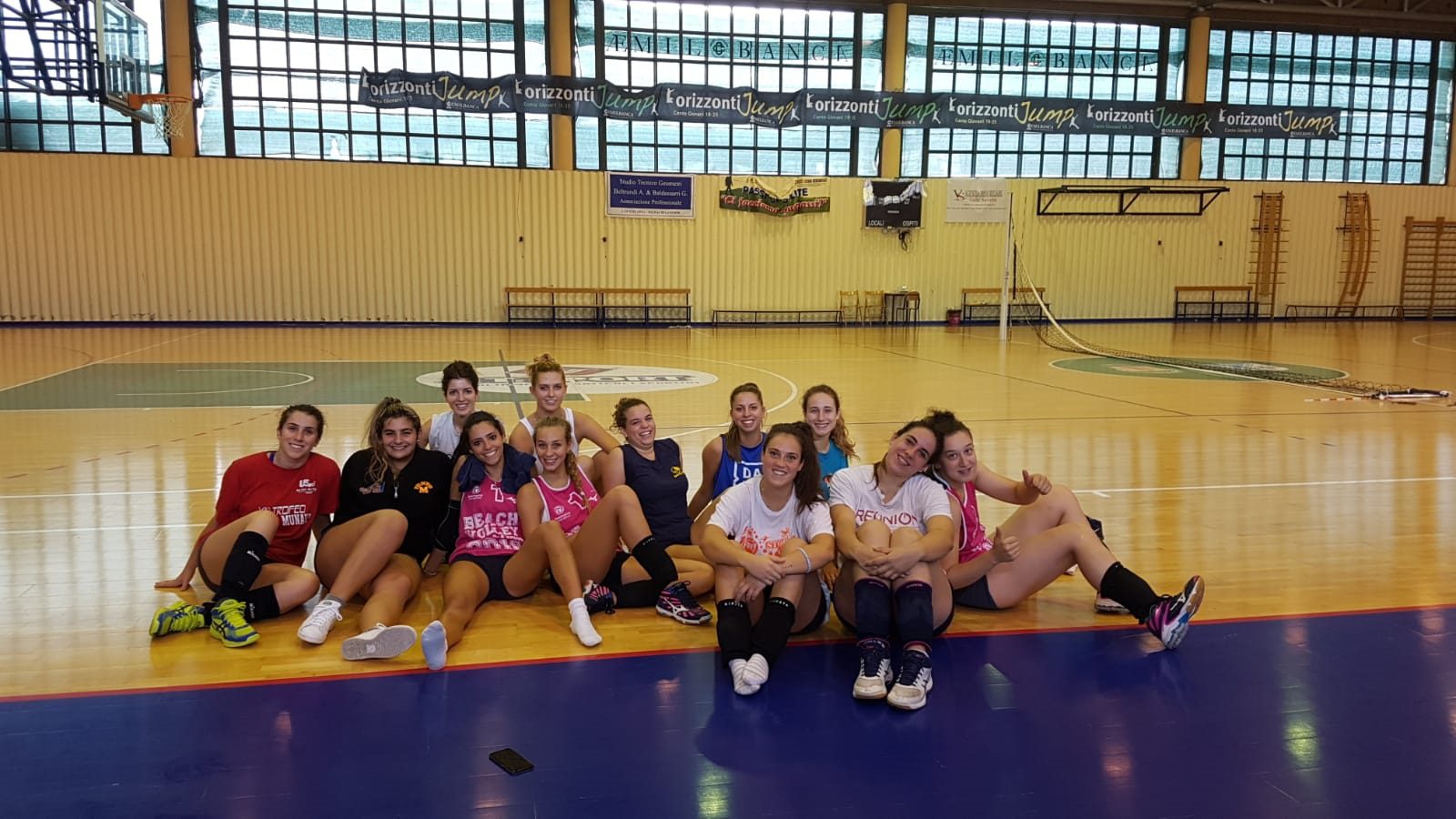 Un'immagine che ritrae impianto sportivo, sport di squadra, evento competitivo, gioventù e sport.