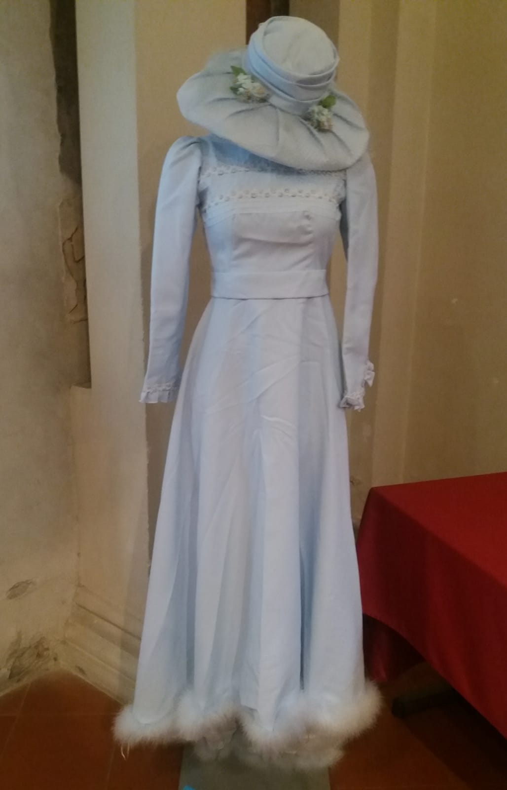 Un'immagine che ritrae manica, moda, tessile, vestito e abito.