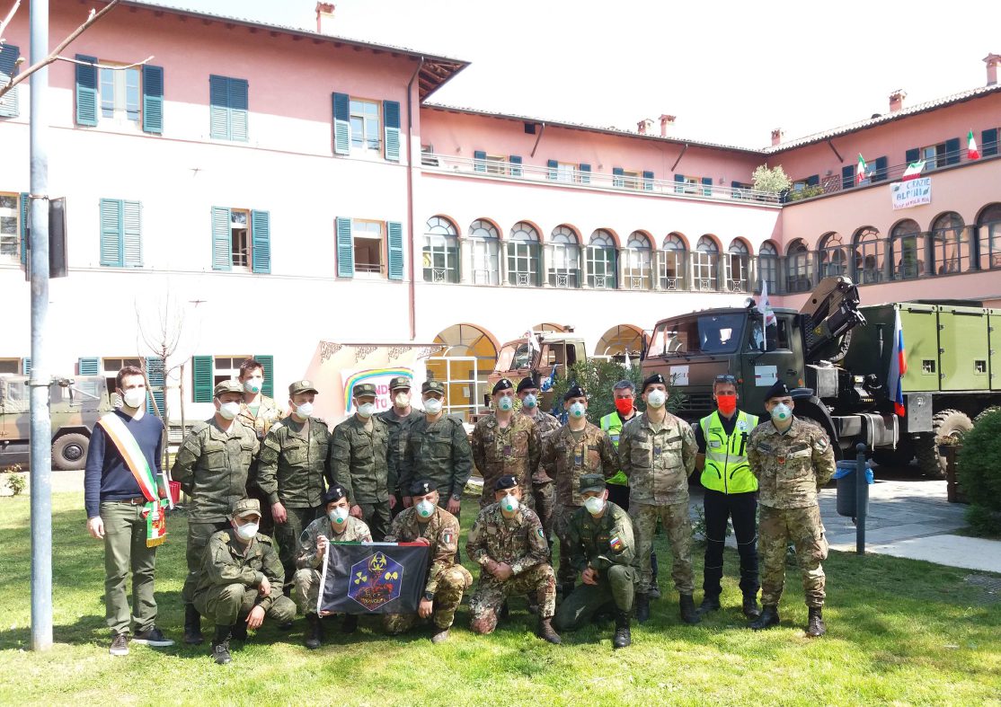 Un'immagine che ritrae militare, soldato, esercito, uniforme e truppe.
