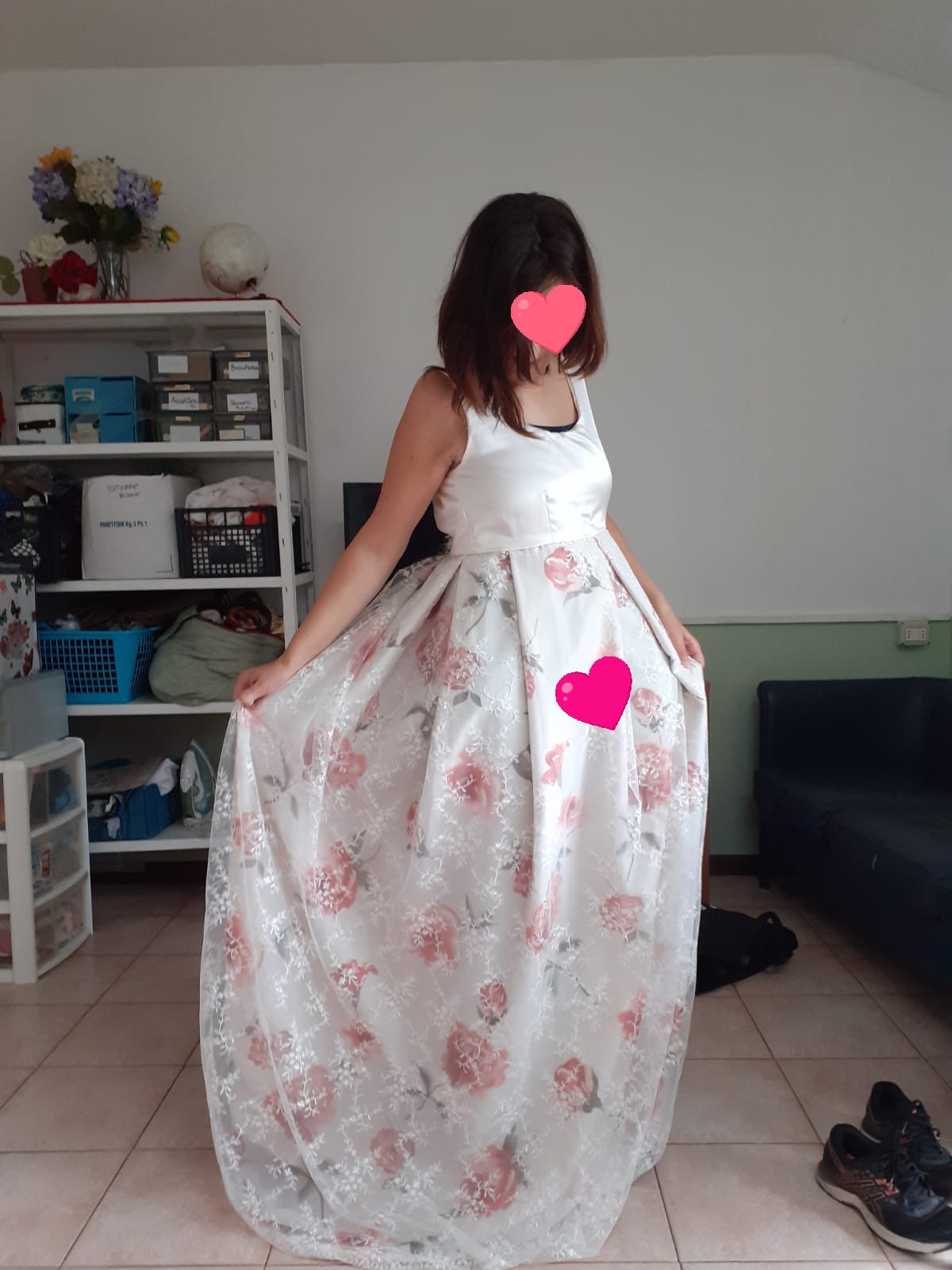 Un'immagine che ritrae tessile, moda, rosa, vestito e indumento monopezzo.